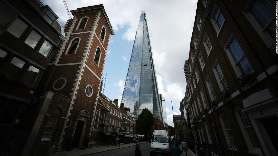 Man seen climbing London’s Shard skyscraper without harness